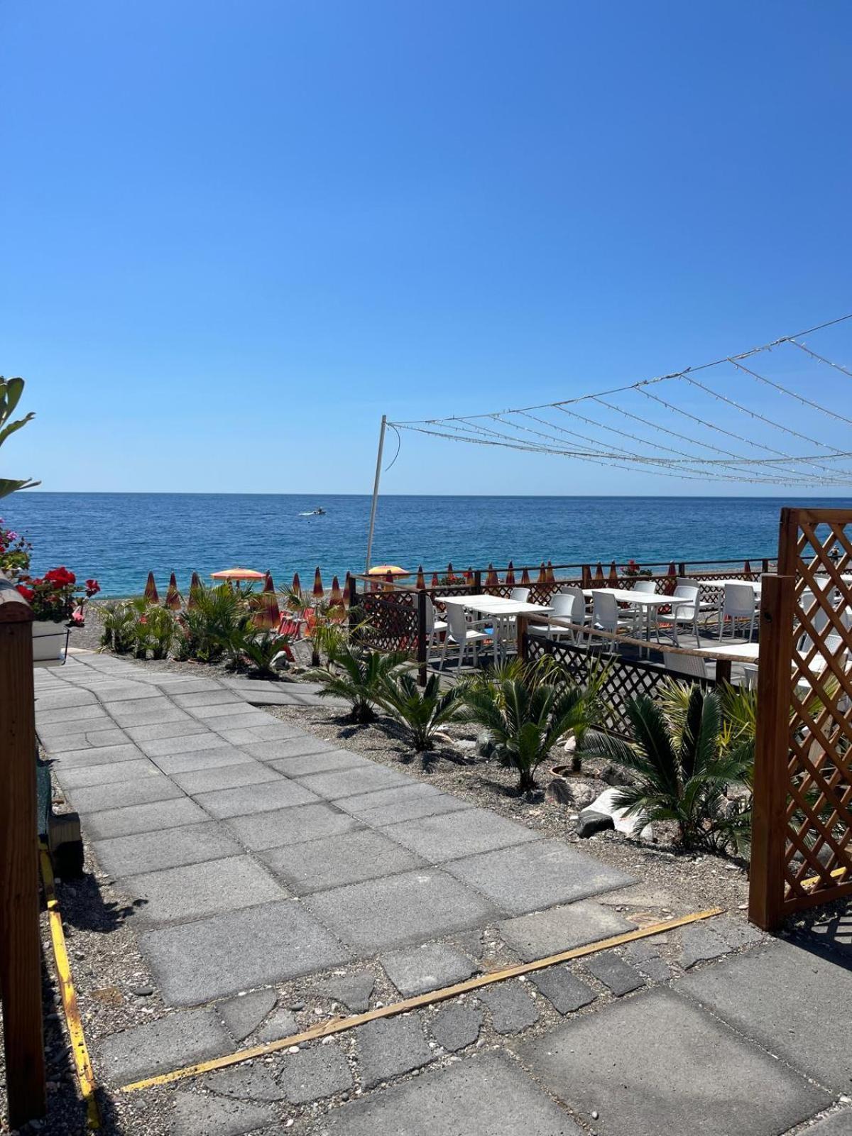Maniel Beach Hotel Letojanni Exterior photo
